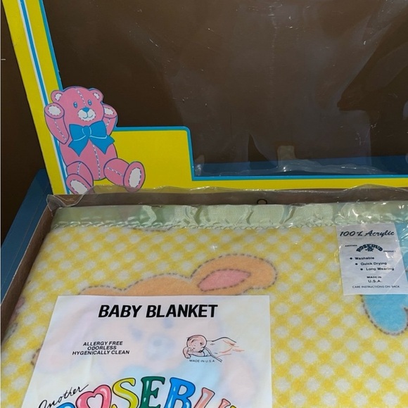 VTG 1960s NEW in original gift box- Rosebud Baby Blanket with satin edge - Picture 7 of 9